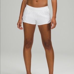 Lululemon Hotty Hot Low Rise Short 2.5”